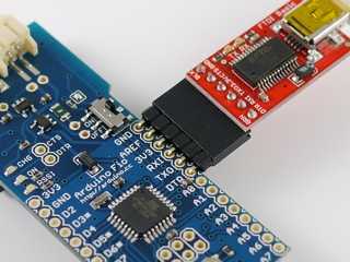 Using a L-shaped plug without soldered low-profile sockets to program a Fio